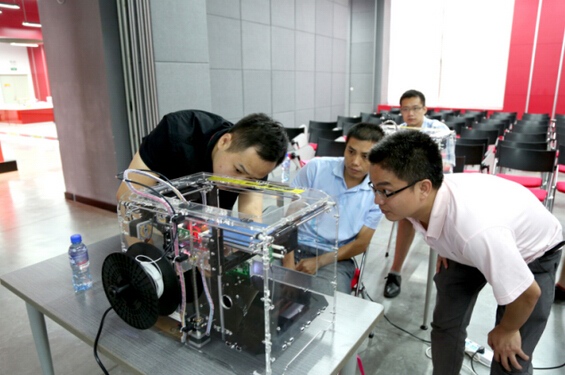 对3D打印机有浓厚的兴趣