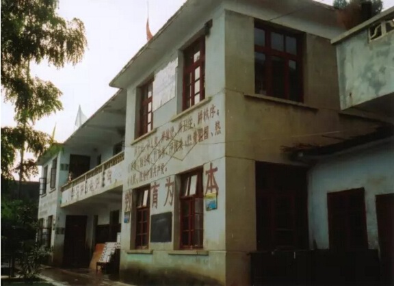 中桥村天威助学长征苗圃希望小学