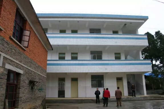 中桥村天威助学长征苗圃希望小学