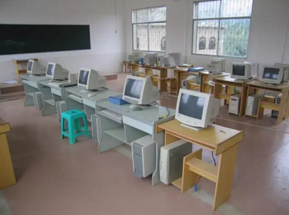 中桥村天威助学长征苗圃希望小学